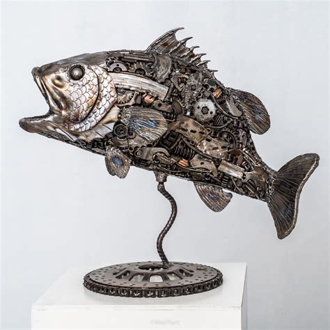 Metal Fish Sculptures .